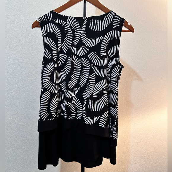 Eva Varro - Picture 3 of 3